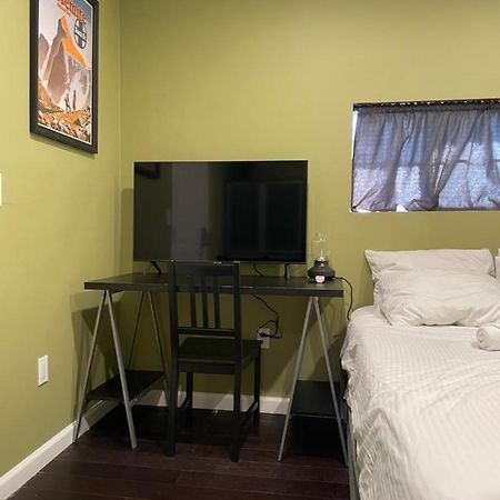 Private Standalone Room W/ Tv, Wifi & Ac In Carson Exterior photo