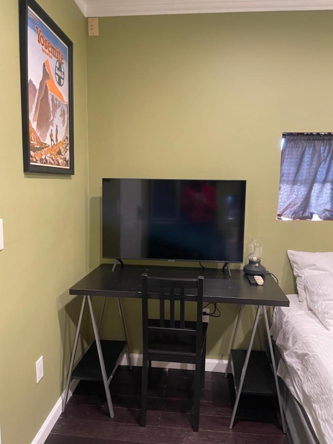 Private Standalone Room W/ Tv, Wifi & Ac In Carson Exterior photo